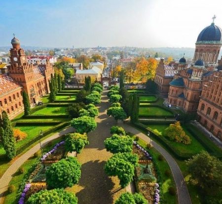 Що безкоштовно подивитись в Чернівцях